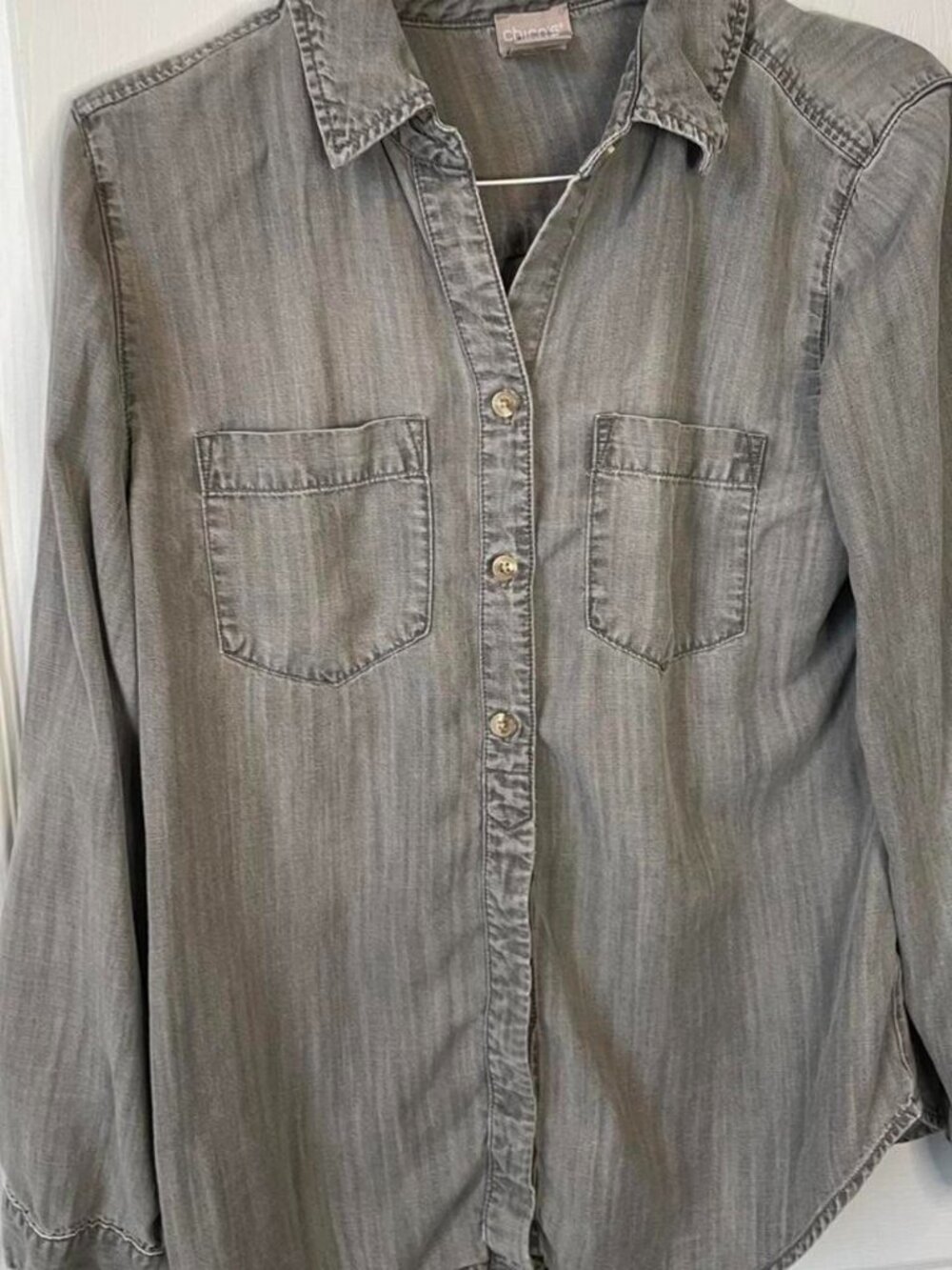 Chico's size 0 denim chambray button down long sleeve shirt small